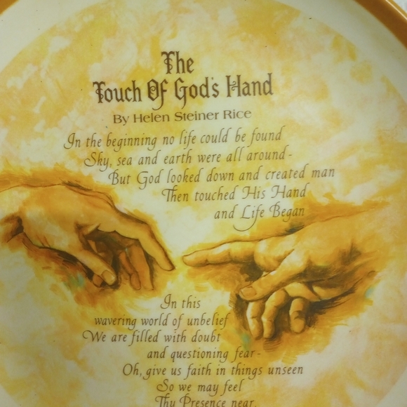 Cream and Gold Decorative Serveware Plate with Antique Illustration - Picture 2 of 9